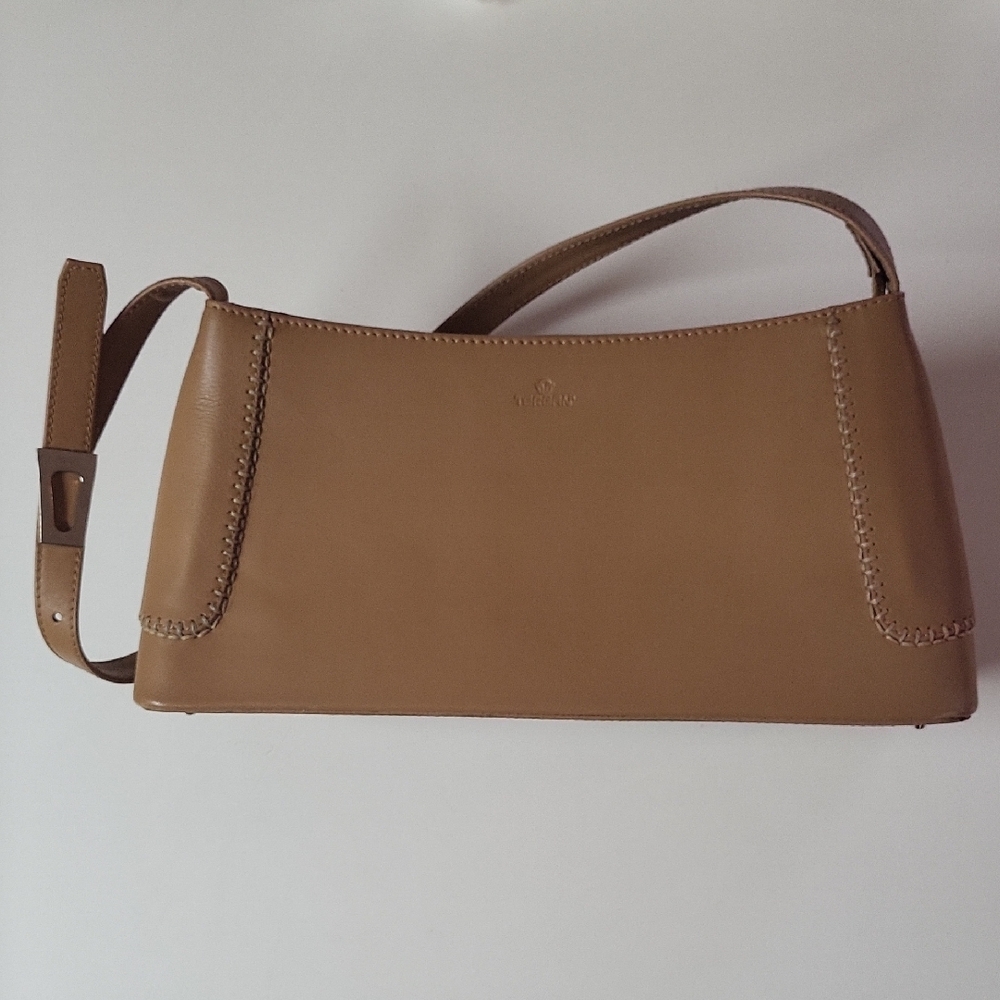 Elegant Tan Leather Shoulder Bag